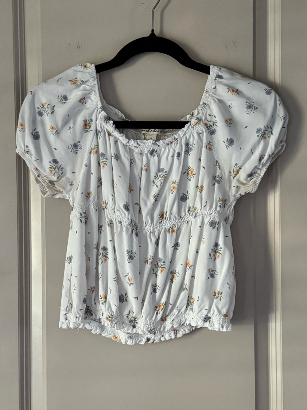 Derek Heart White Floral Puff-Sleeve Blouse